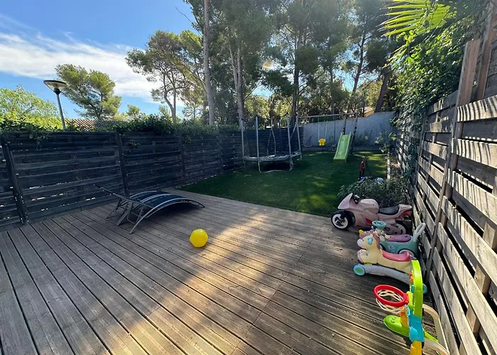 Morgiou Sormiou Marseille T4 Climatise Familial - 3 Chambres - Terrasse Bois - Jardin Privatif - Calanques A Pied - Plages & Velodrome A 10 Min - Ideal Familles & Randonneurs & Grimpeurs - Escalade A 5 Min - Marseille Sud