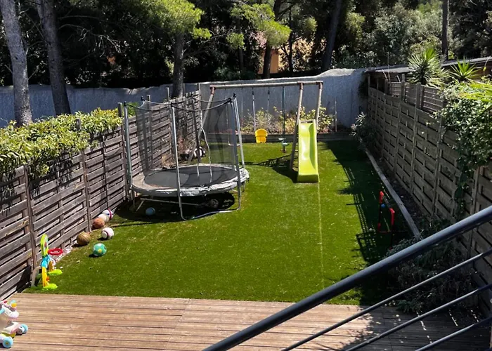 Morgiou Sormiou Marseille T4 Climatise Familial - 3 Chambres - Terrasse Bois - Jardin Privatif - Calanques A Pied - Plages & Velodrome A 10 Min - Ideal Familles & Randonneurs & Grimpeurs - Escalade A 5 Min - Marseille Sud