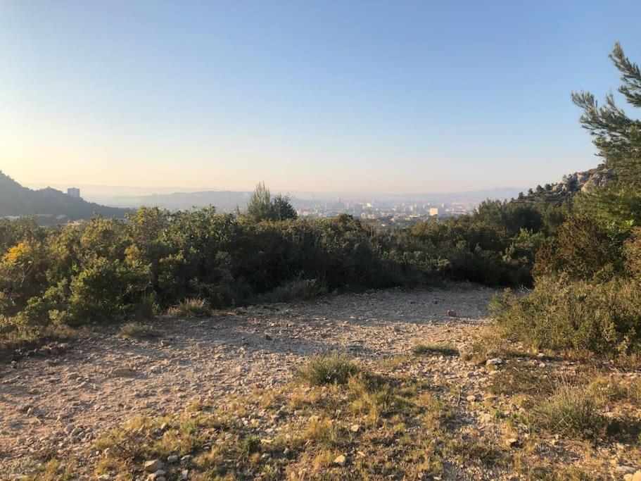 Apartment Morgiou Sormiou T4 Climatise Familial - 3 - Terrasse Bois - Jardin Privatif - Calanques A Pied - Plages & Velodrome A 10 Min - Ideal Familles & Randonneurs & Grimpeurs - Escalade A 5 Min - Sud