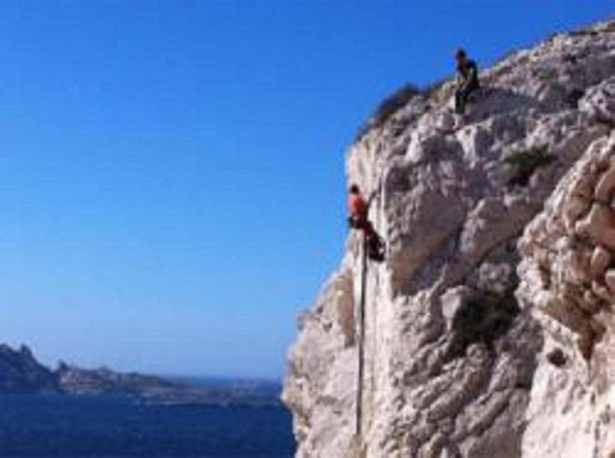 Appartement Morgiou Sormiou T4 Climatise Familial - 3 - Terrasse Bois - Jardin Privatif - Calanques A Pied - Plages & Velodrome A 10 Min - Ideal Familles & Randonneurs & Grimpeurs - Escalade A 5 Min - Sud